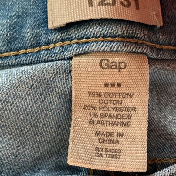 GAP LIGHT WASH JEANS (12/31) - Picture 4 of 11